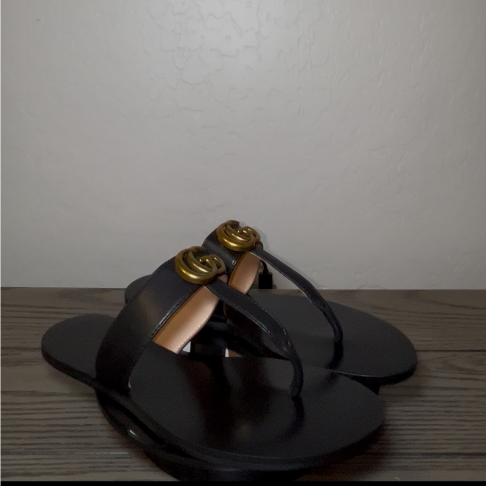 GUCCI Black and Tan Sandals with Gold Accent